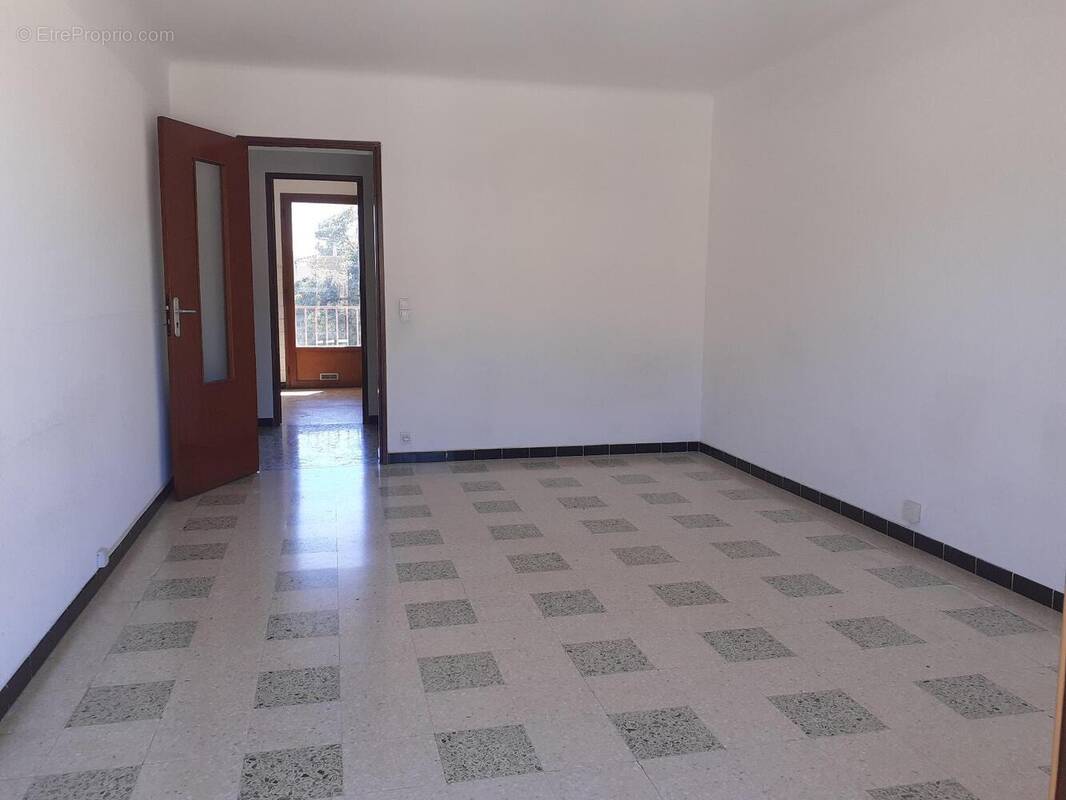   - Appartement à DRAGUIGNAN