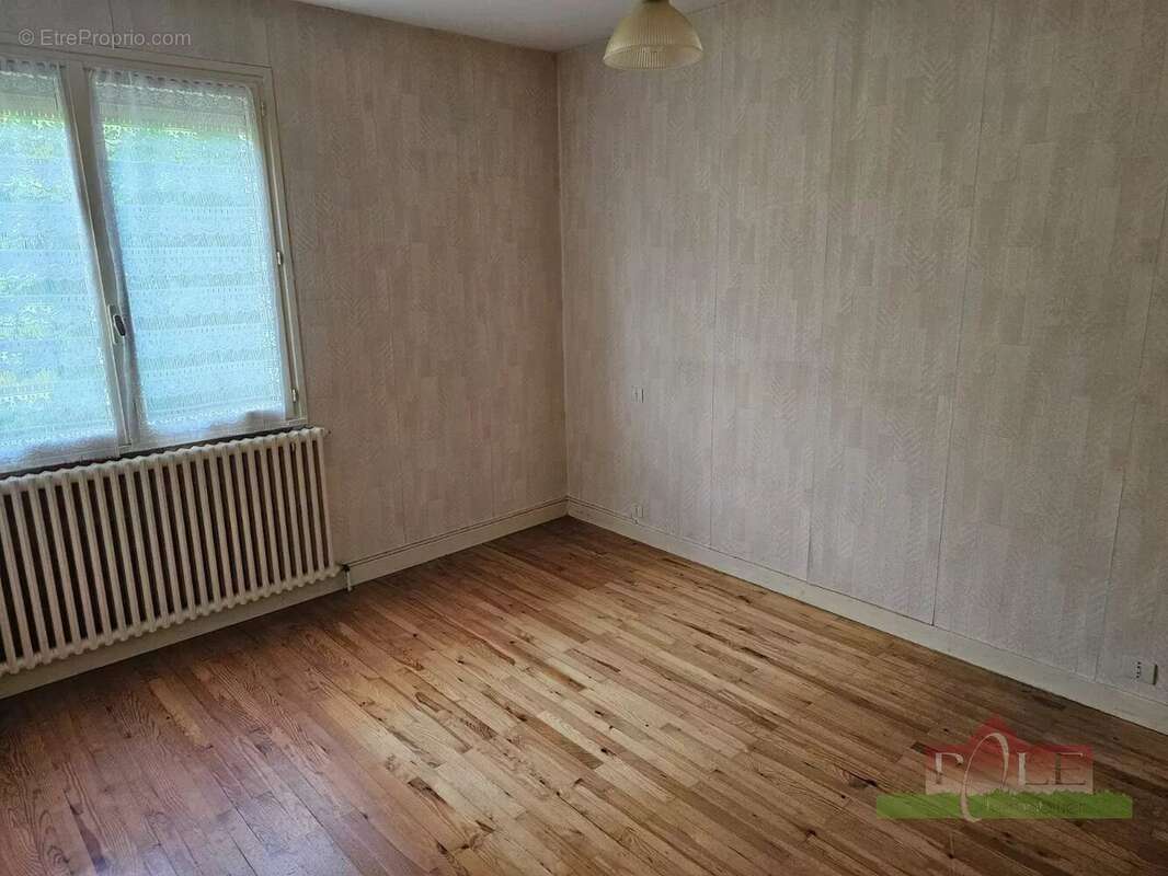 Maison à SALAISE-SUR-SANNE