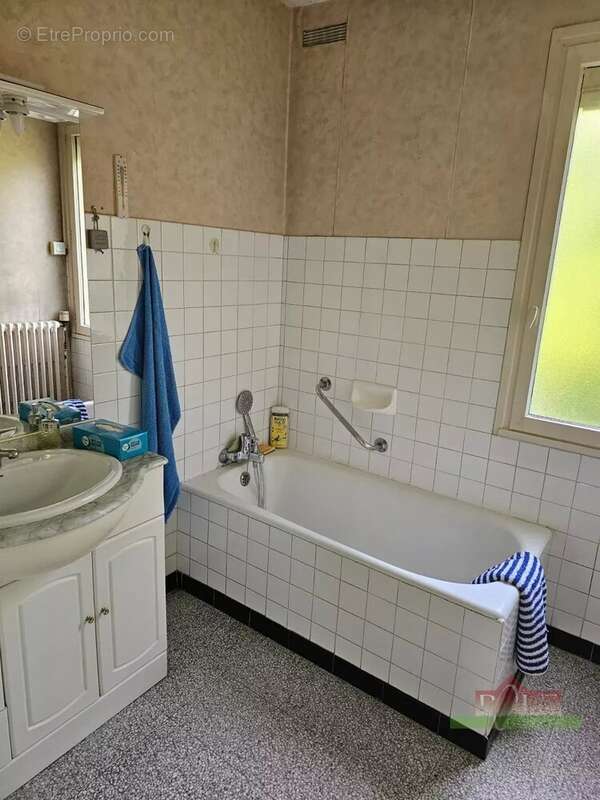 Maison à SALAISE-SUR-SANNE