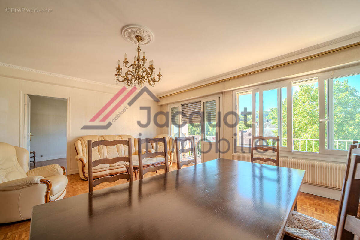 Appartement à LONS-LE-SAUNIER