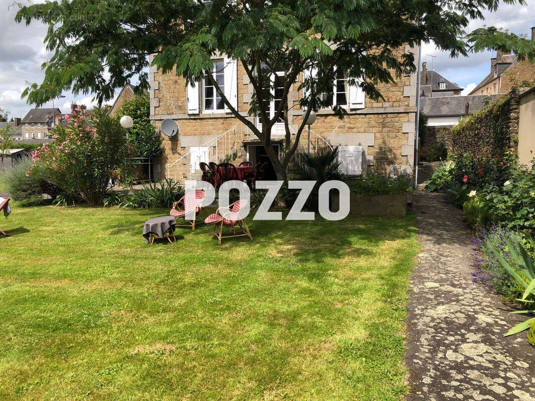 Maison à SAINT-HILAIRE-DU-HARCOUET