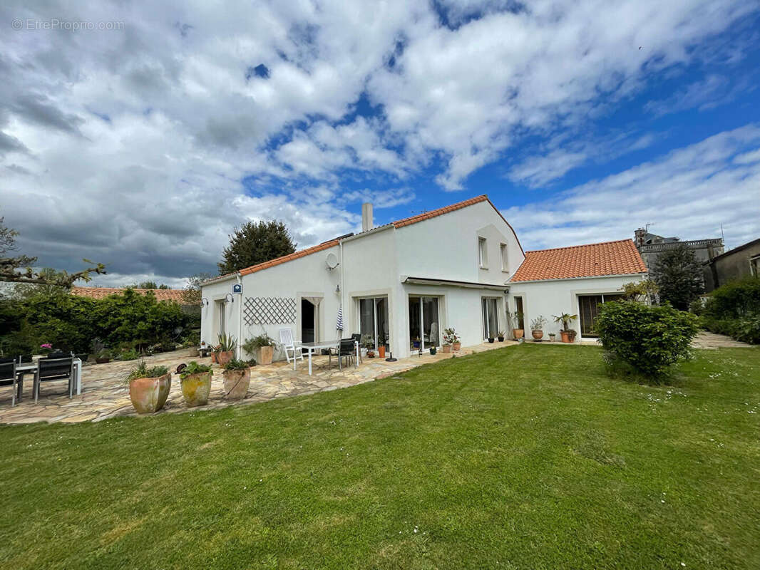 Maison à COULONGES-SUR-L&#039;AUTIZE