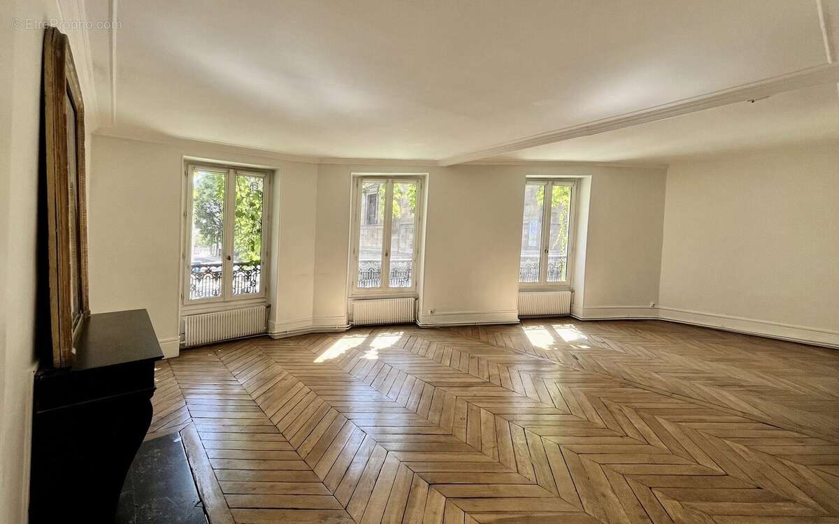 Appartement à PARIS-10E