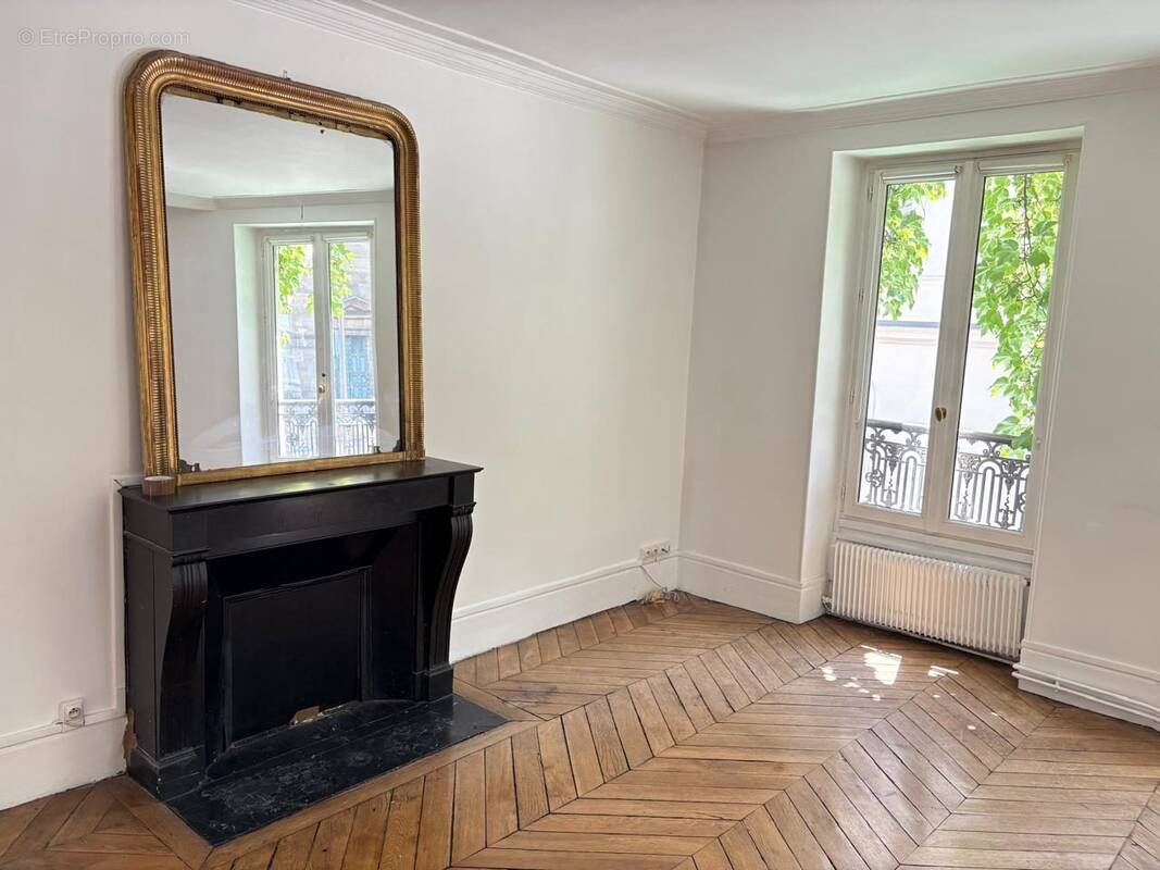 Appartement à PARIS-10E