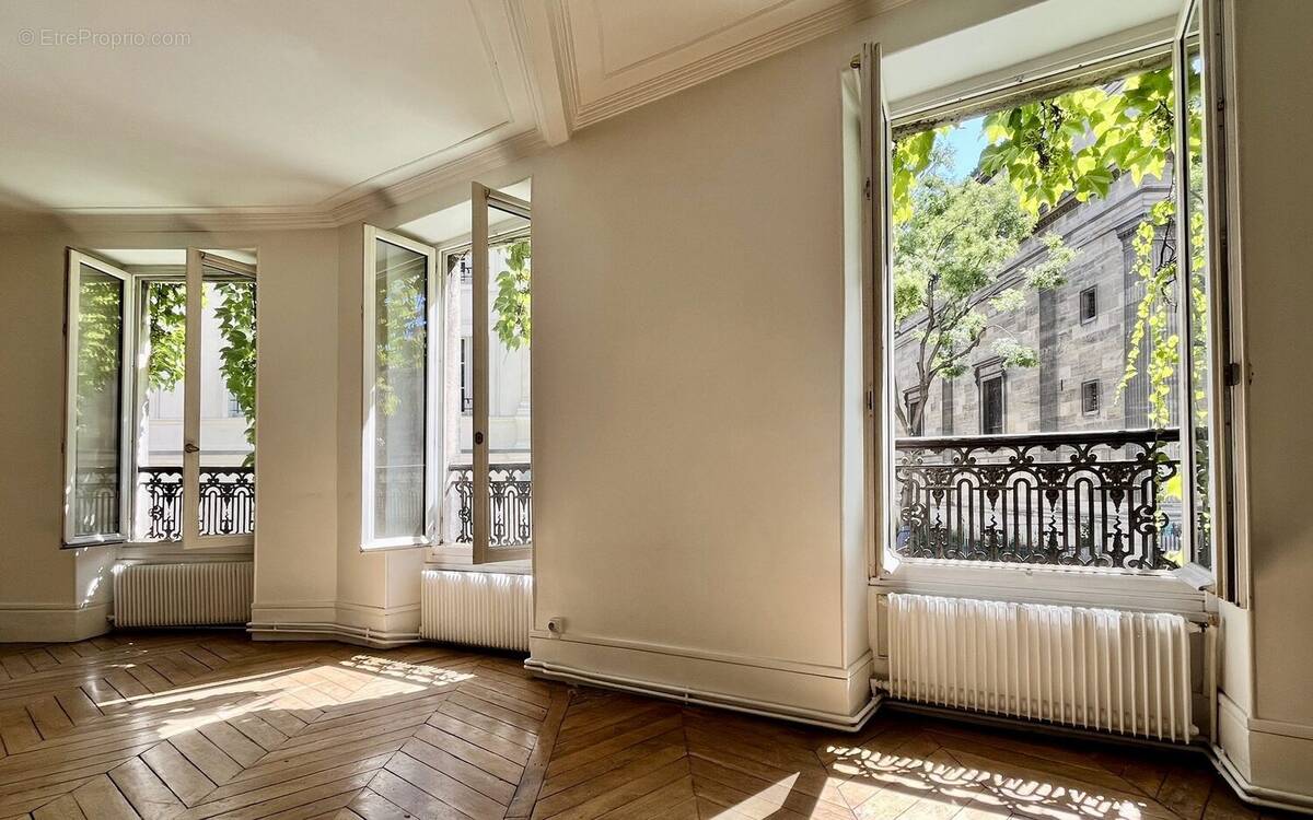 Appartement à PARIS-10E