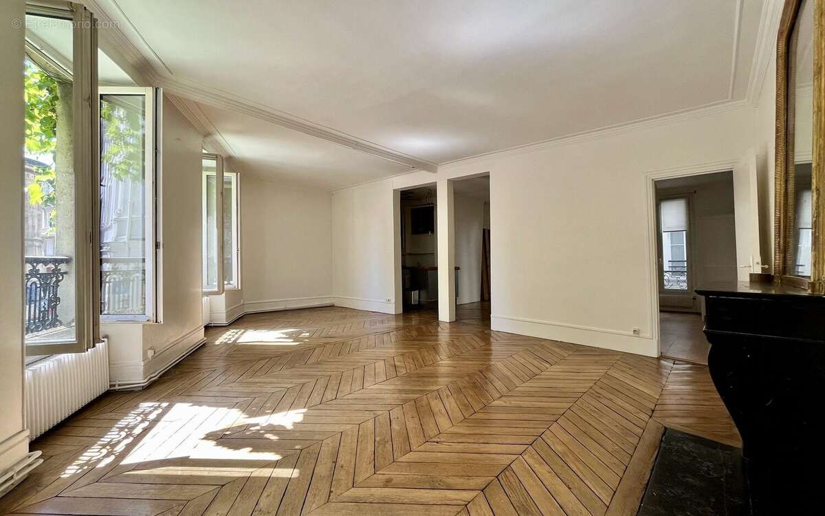 Appartement à PARIS-10E