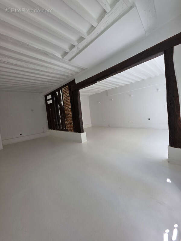 Commerce à PARIS-11E