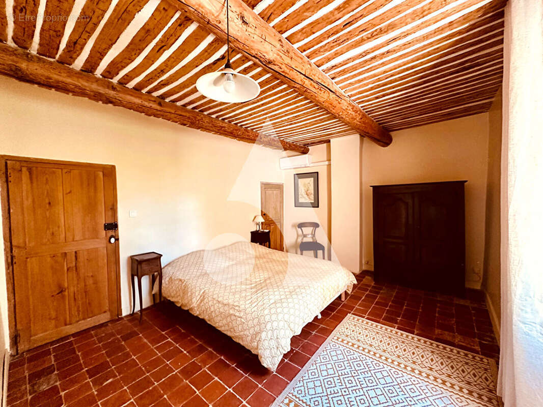 Maison à LE PUY-SAINTE-REPARADE