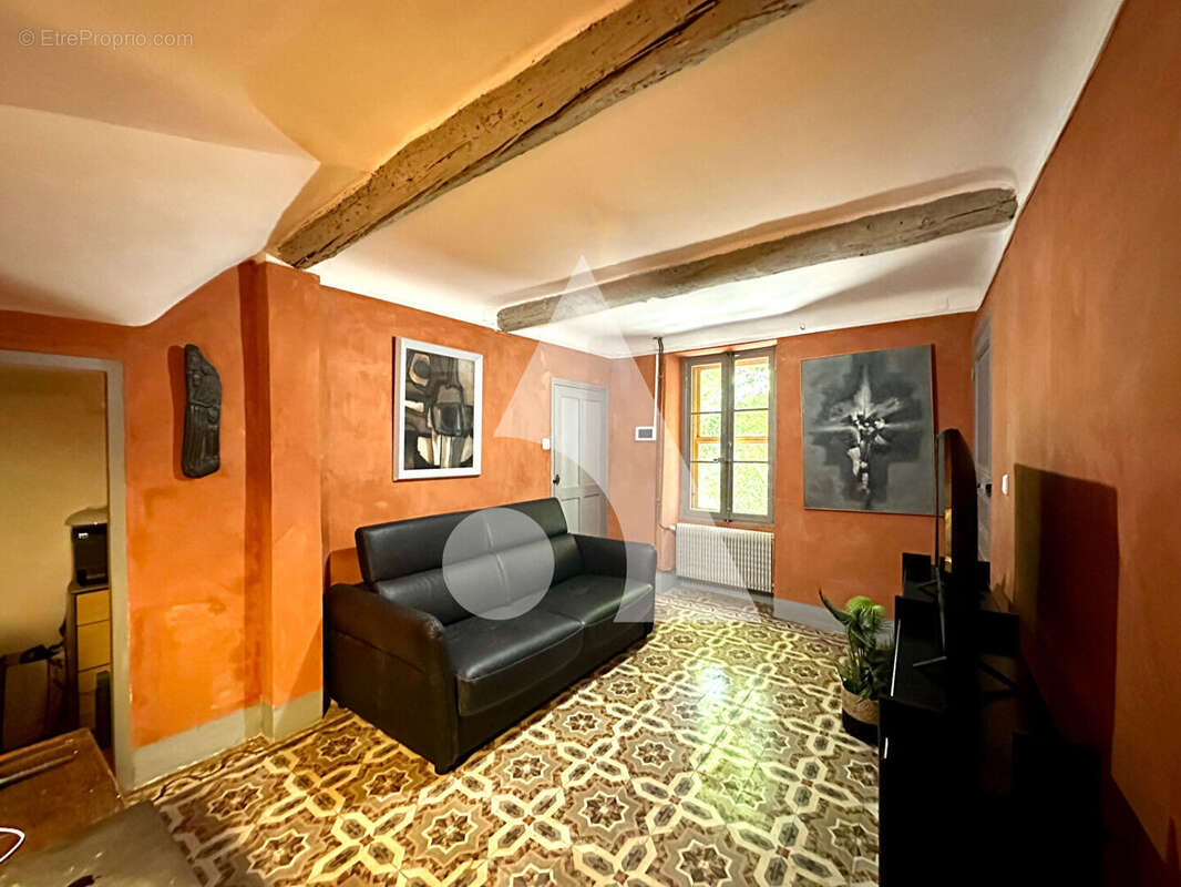 Maison à LE PUY-SAINTE-REPARADE