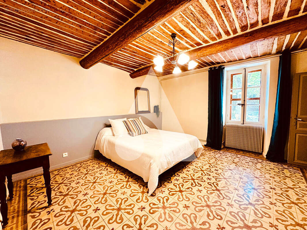 Maison à LE PUY-SAINTE-REPARADE