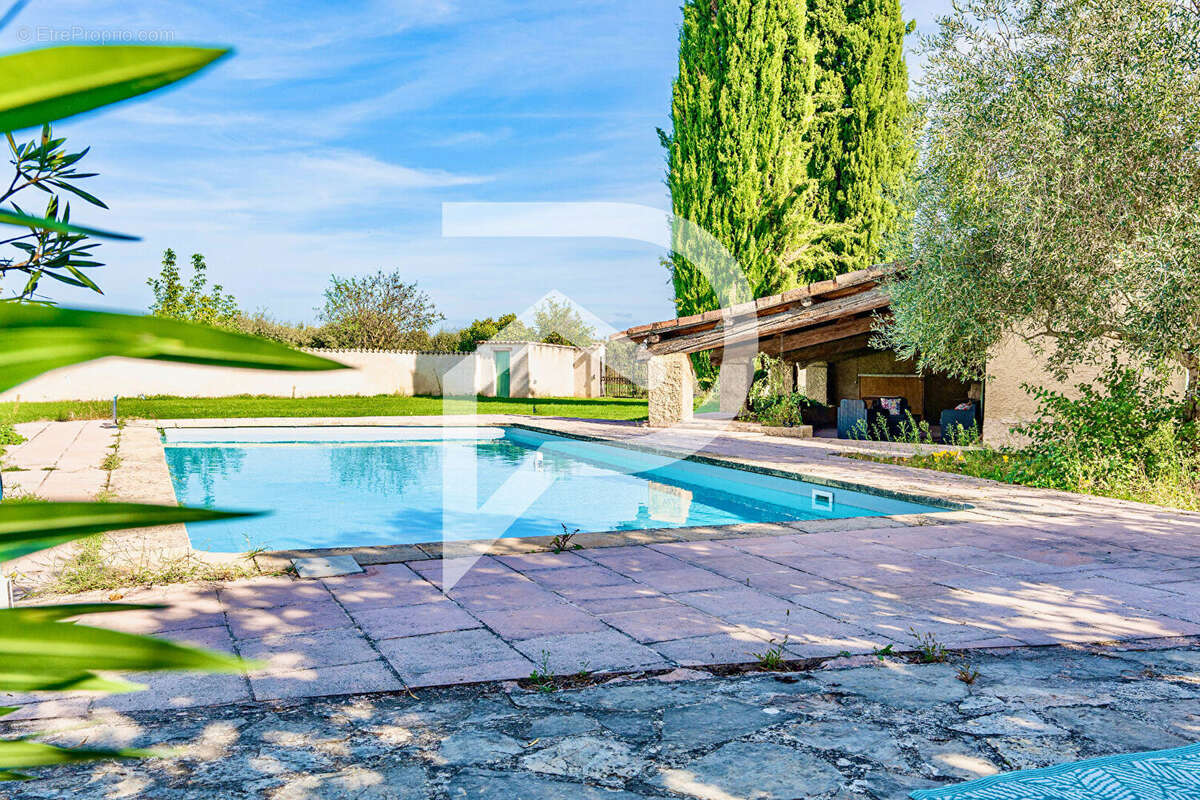 Maison à LE PUY-SAINTE-REPARADE