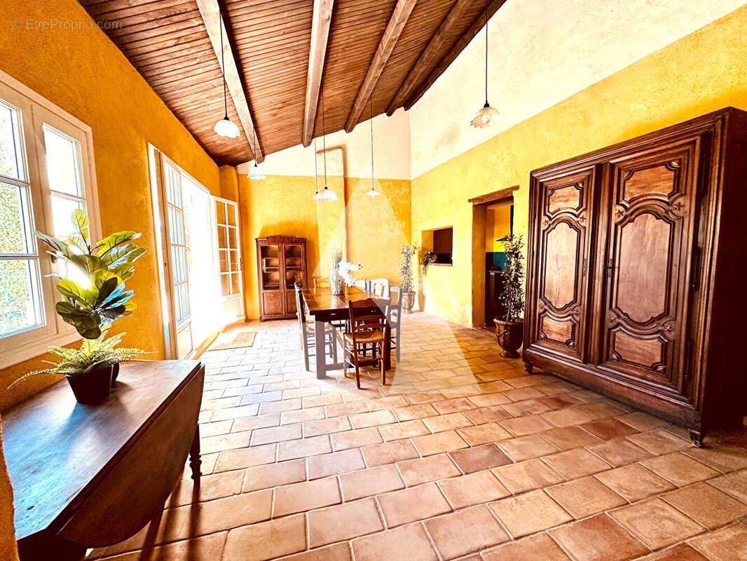 Maison à LE PUY-SAINTE-REPARADE