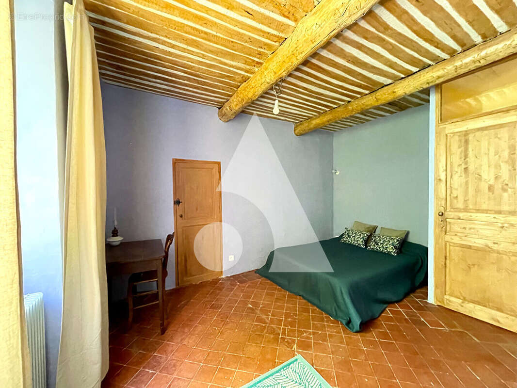 Maison à LE PUY-SAINTE-REPARADE