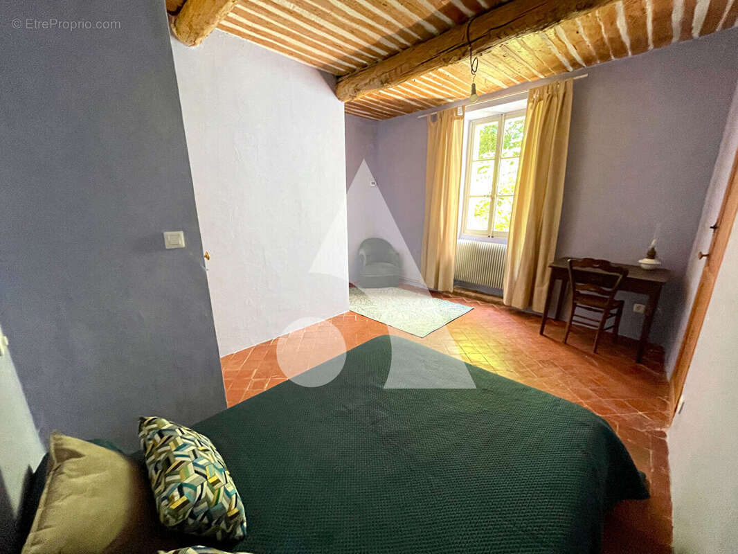 Maison à LE PUY-SAINTE-REPARADE