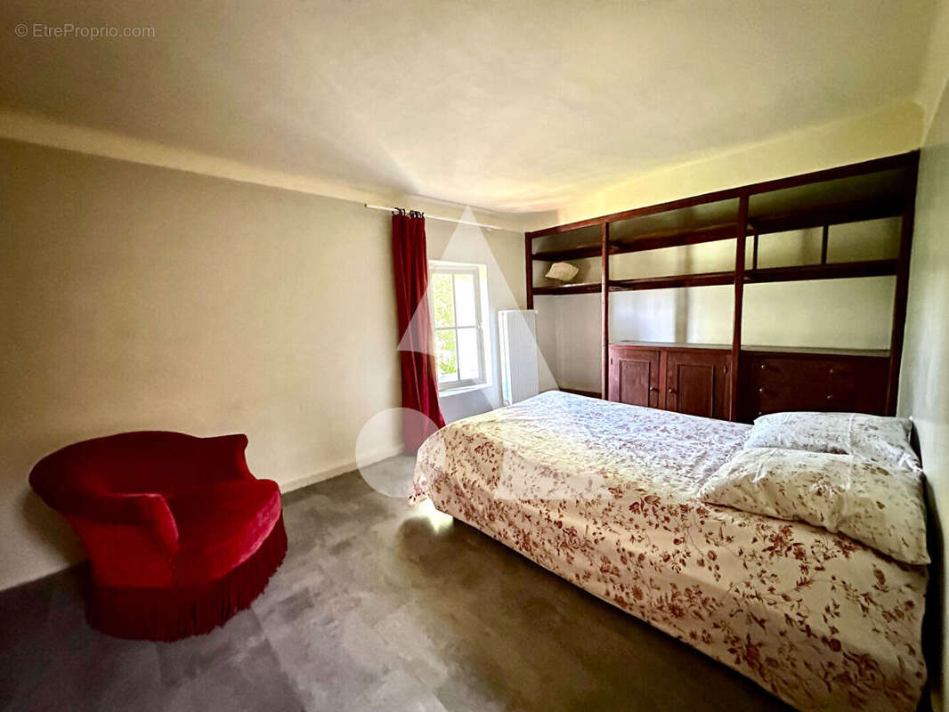 Maison à LE PUY-SAINTE-REPARADE