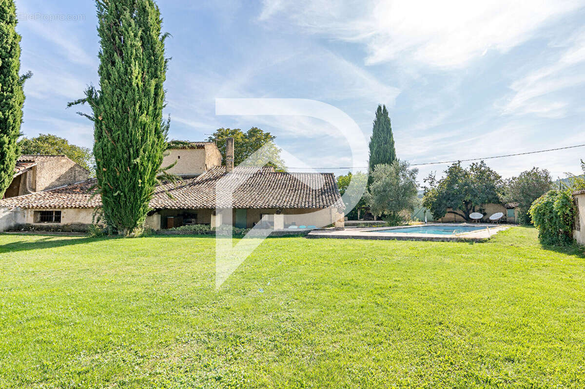 Maison à LE PUY-SAINTE-REPARADE