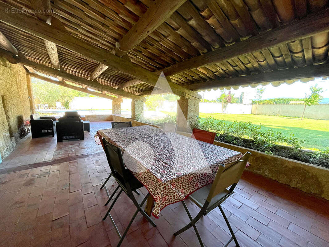 Maison à LE PUY-SAINTE-REPARADE