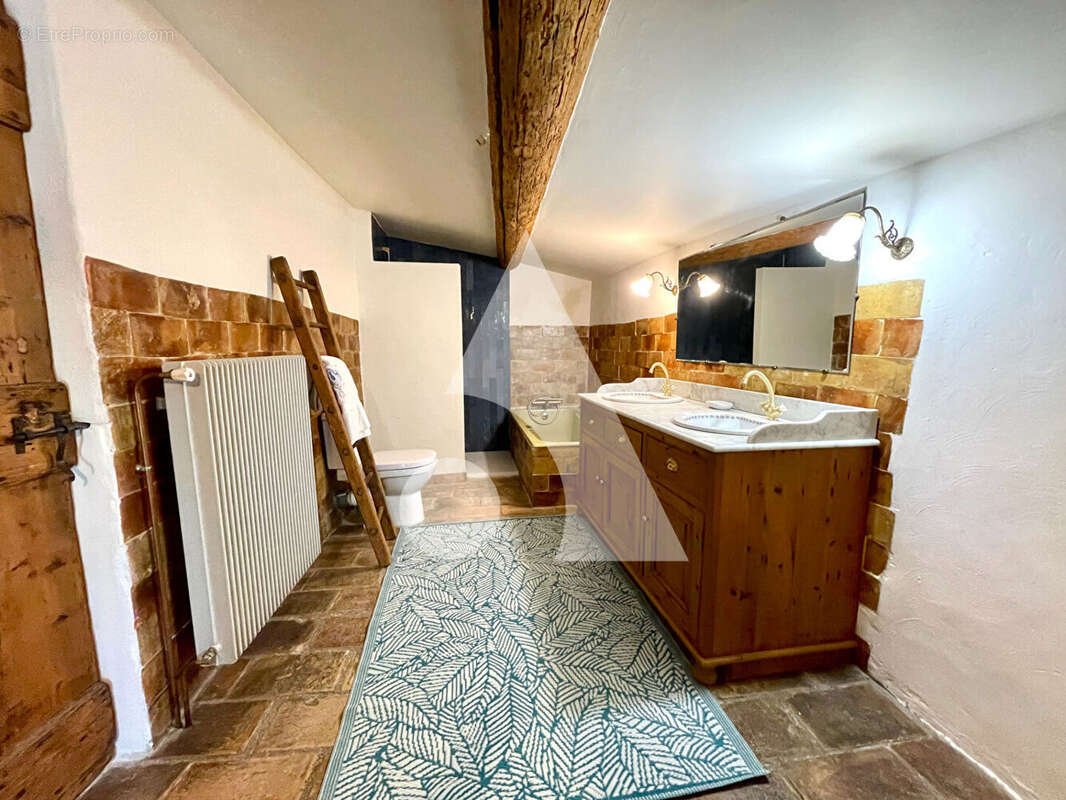 Maison à LE PUY-SAINTE-REPARADE