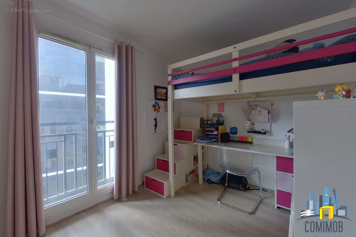 Appartement à COURBEVOIE