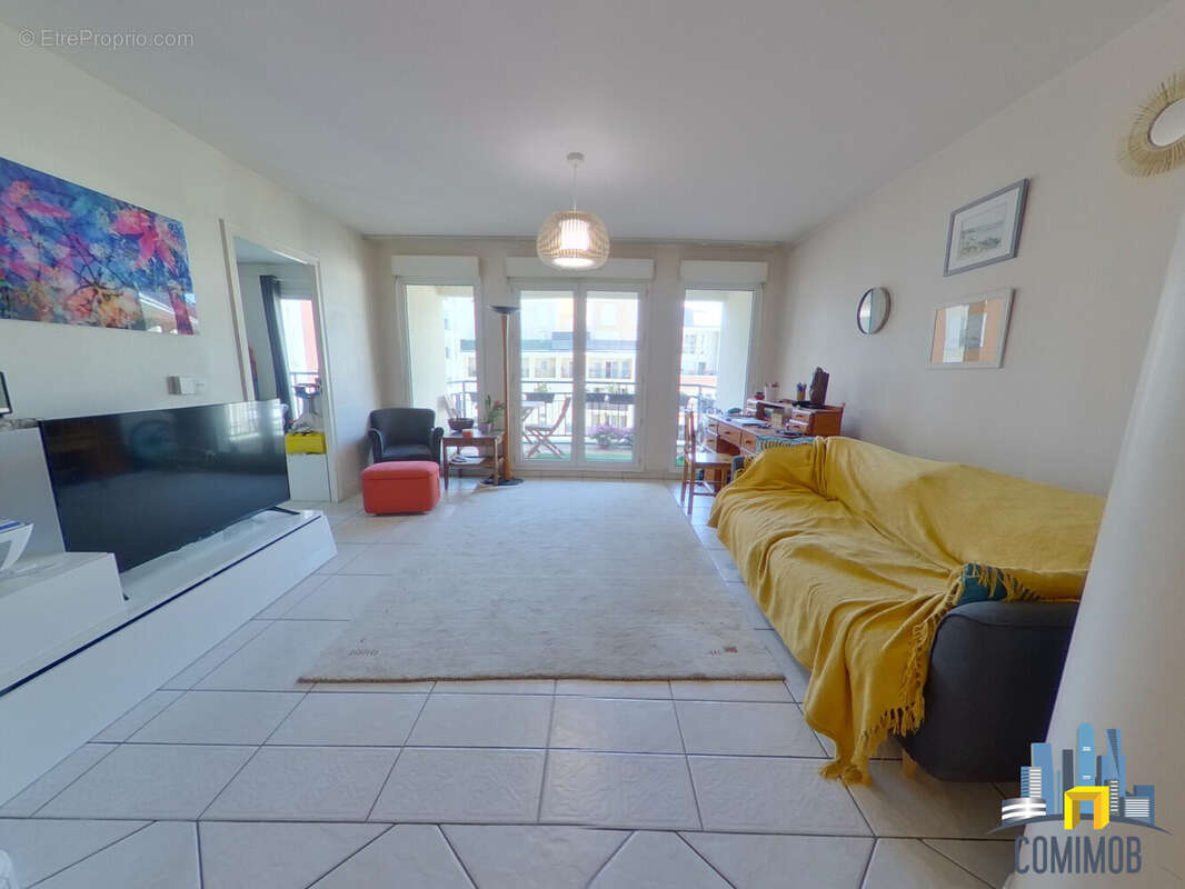 Appartement à COURBEVOIE