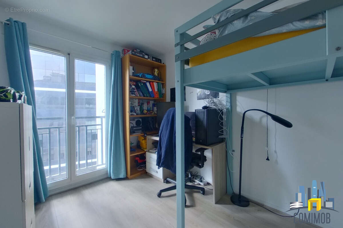 Appartement à COURBEVOIE