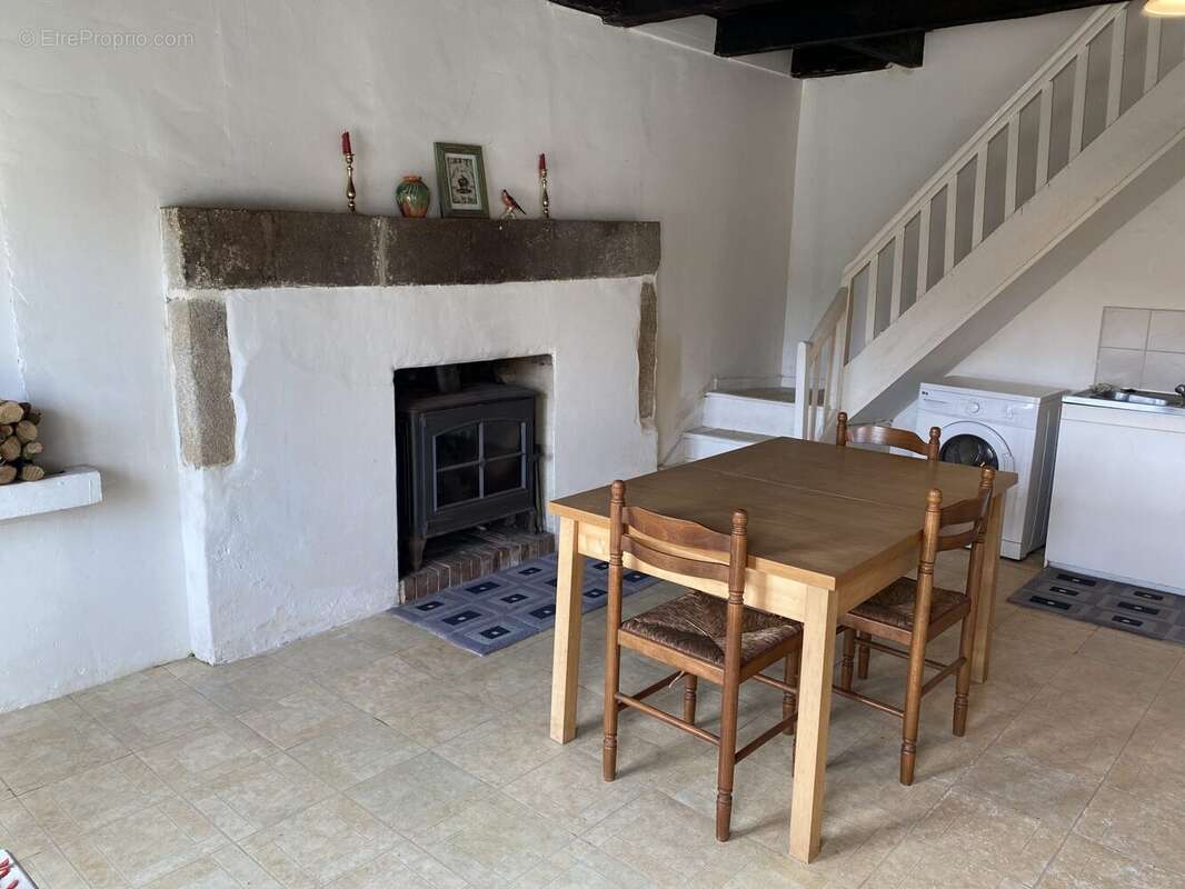 Maison à EYMOUTIERS