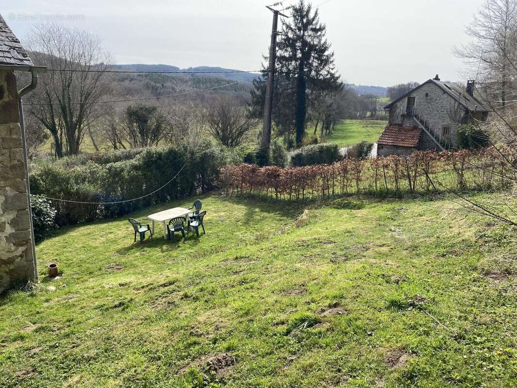 Maison à EYMOUTIERS