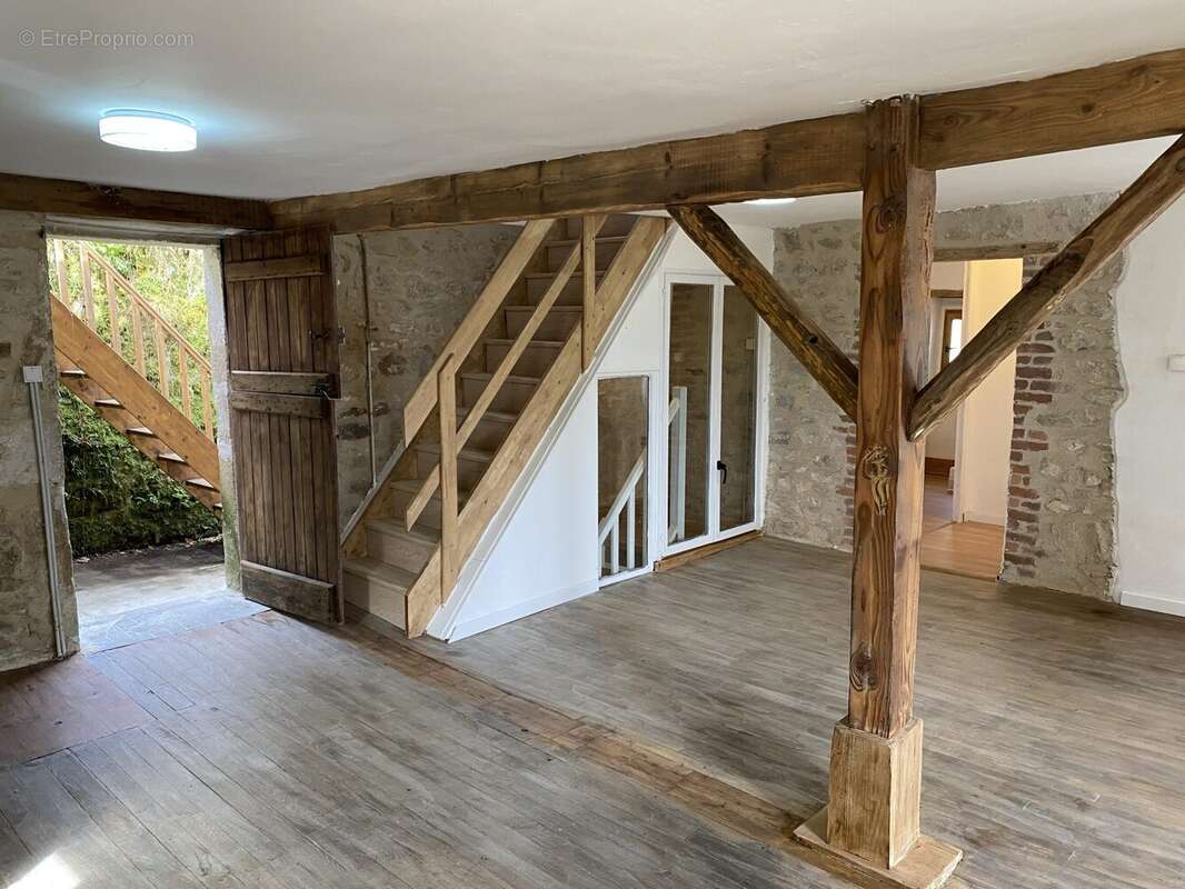 Maison à EYMOUTIERS