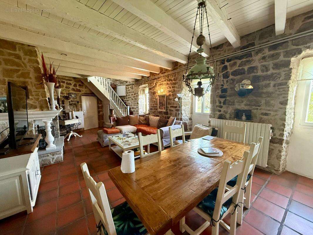 Maison à LABLACHERE