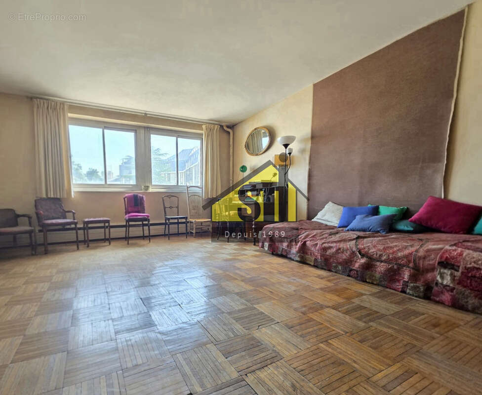 Appartement à PARIS-14E