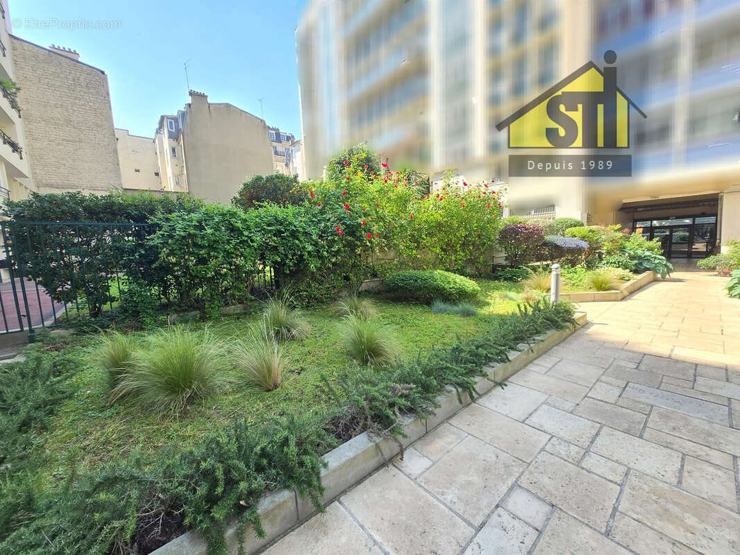 Appartement à PARIS-14E