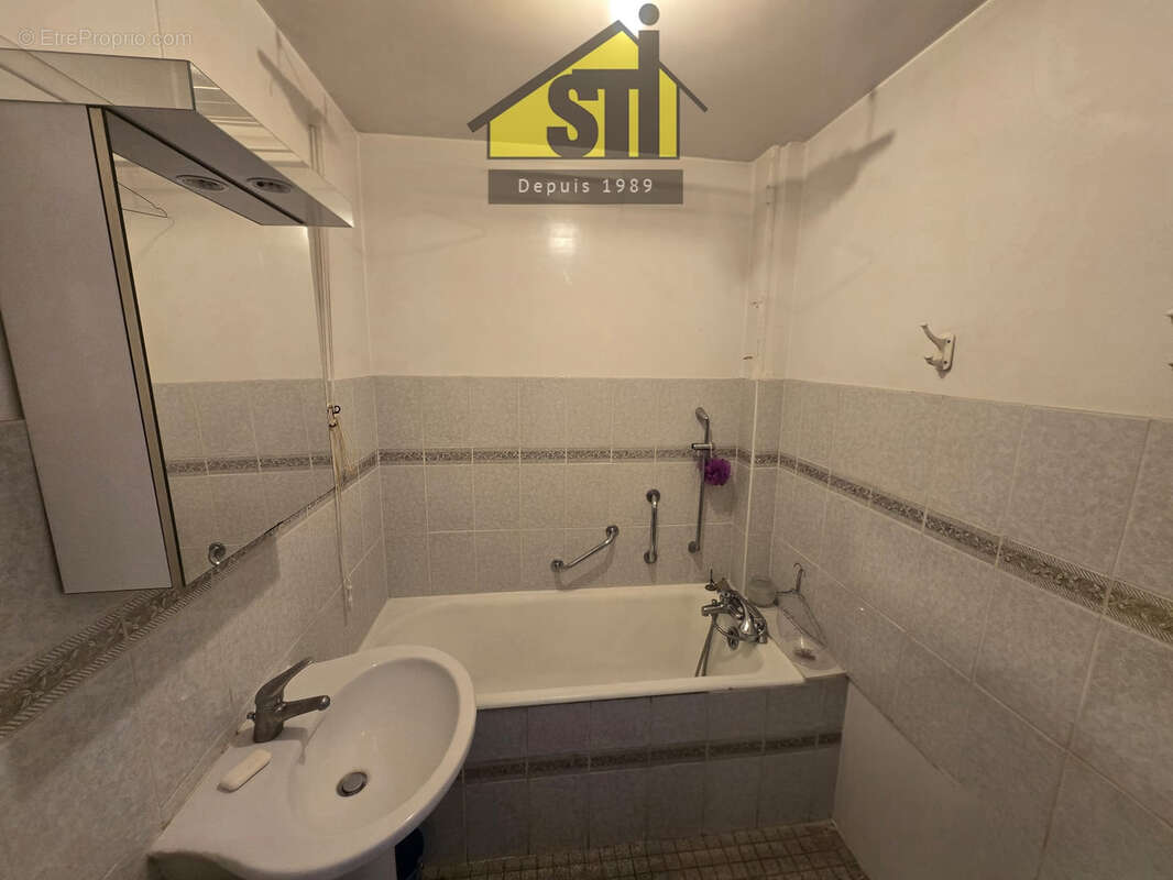 Appartement à PARIS-14E