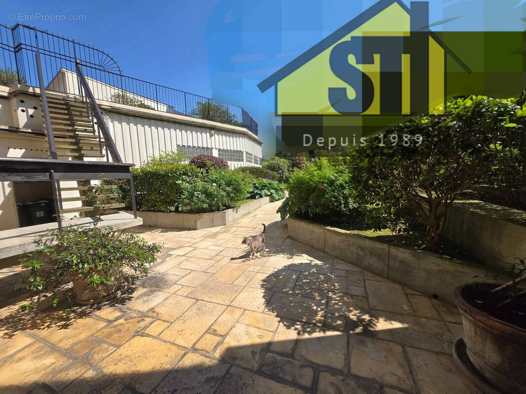 Appartement à PARIS-14E