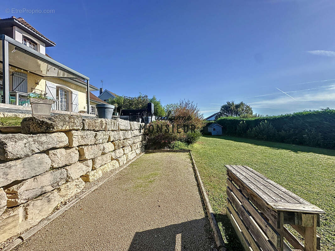 Maison à LA TOUR-DU-PIN