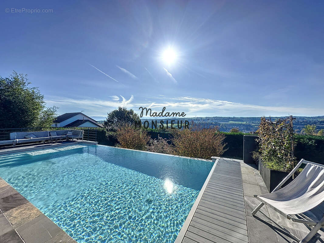 Maison à LA TOUR-DU-PIN