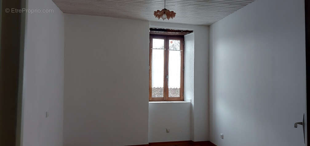 Maison à DURBAN-SUR-ARIZE