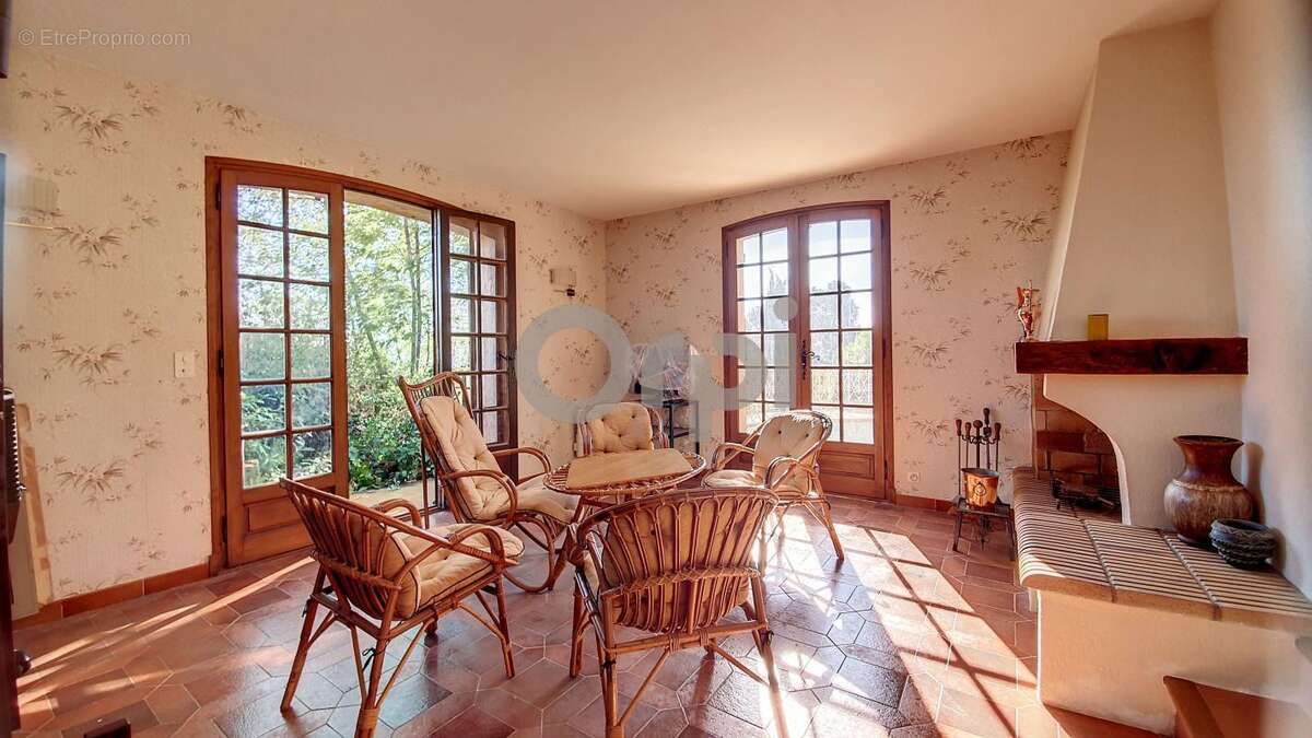 Terrain à ROQUEBRUNE-SUR-ARGENS