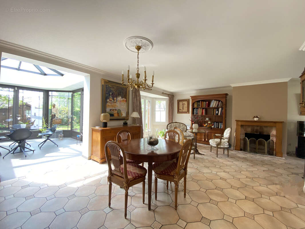 Maison à LA QUEUE-EN-BRIE