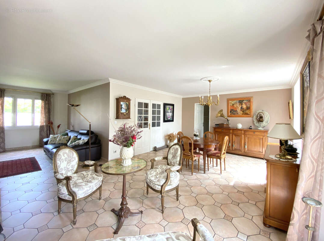 Maison à LA QUEUE-EN-BRIE