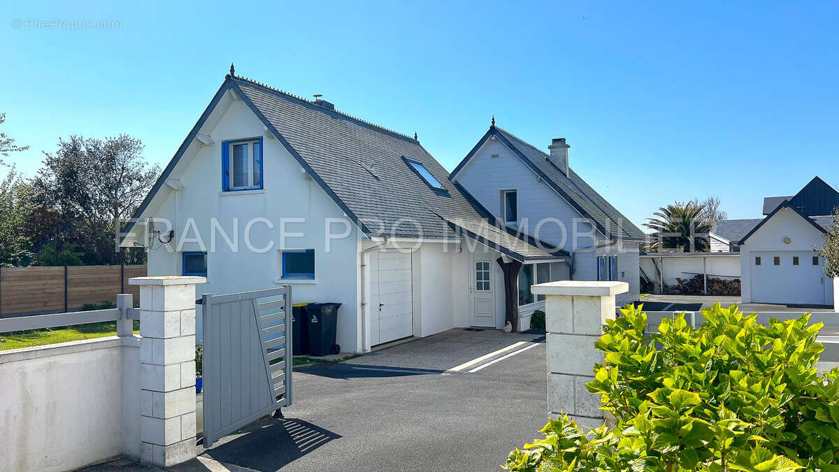 Maison à URVILLE-NACQUEVILLE