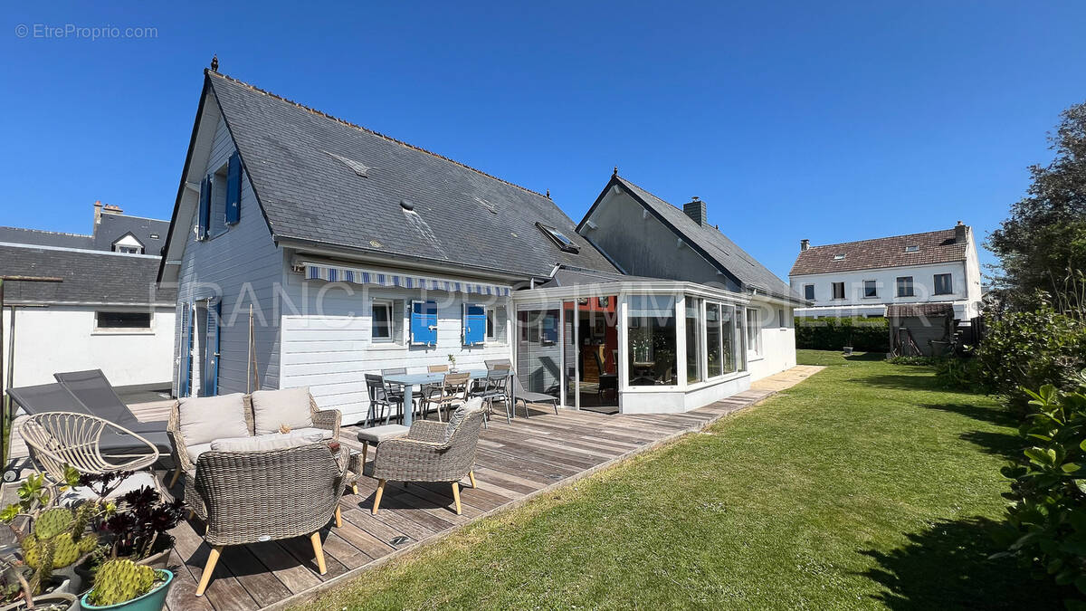 Maison à URVILLE-NACQUEVILLE