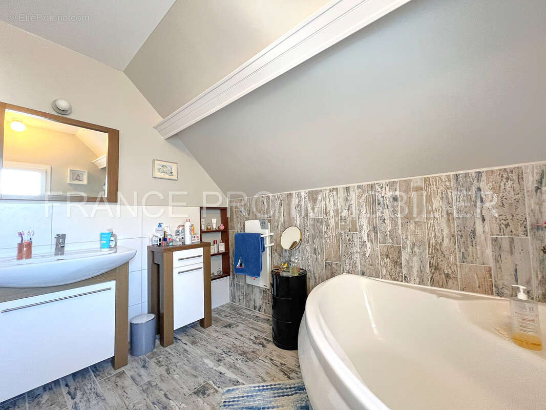 Maison à URVILLE-NACQUEVILLE