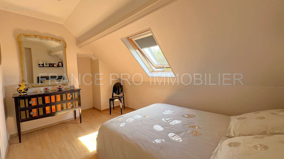 Maison à URVILLE-NACQUEVILLE