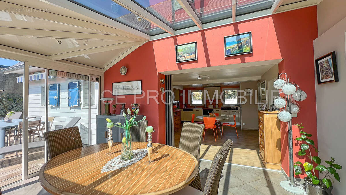 Maison à URVILLE-NACQUEVILLE