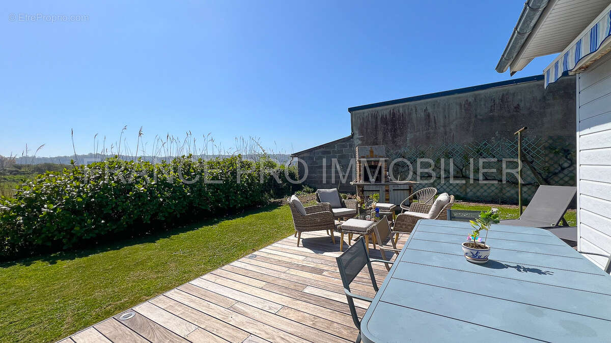 Maison à URVILLE-NACQUEVILLE