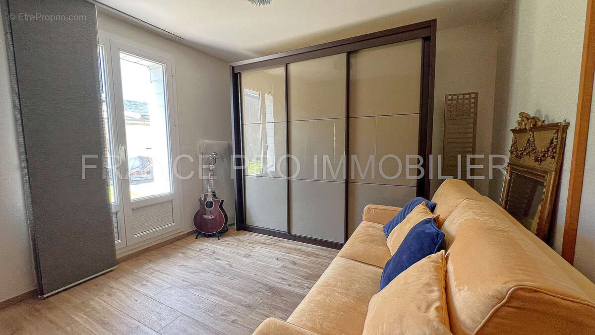 Maison à URVILLE-NACQUEVILLE