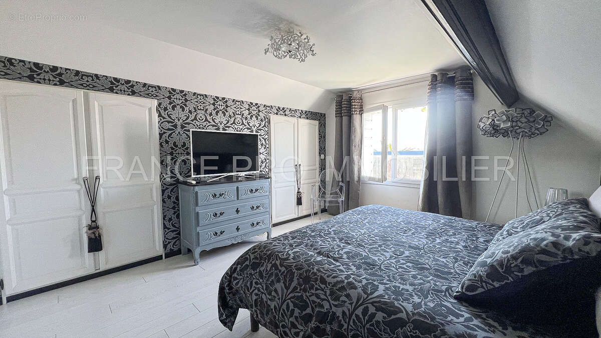 Maison à URVILLE-NACQUEVILLE