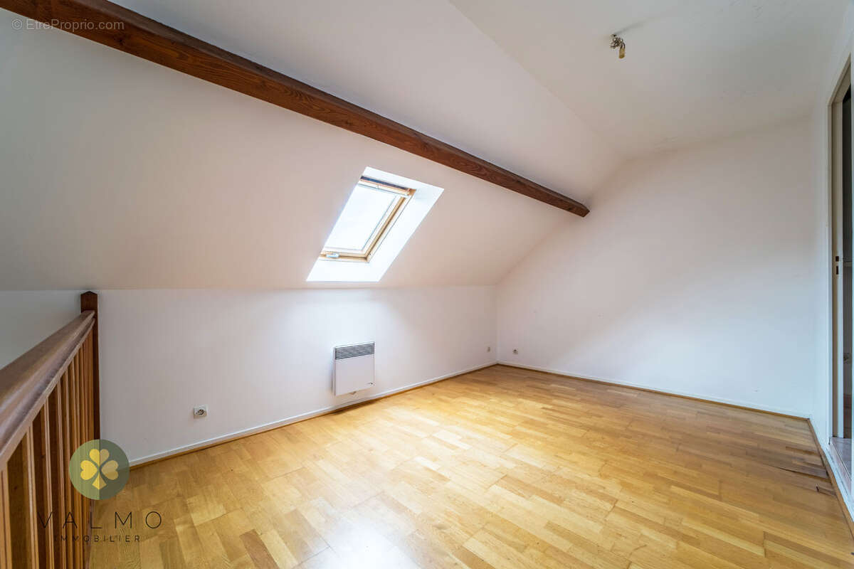 Appartement à LA QUEUE-LES-YVELINES