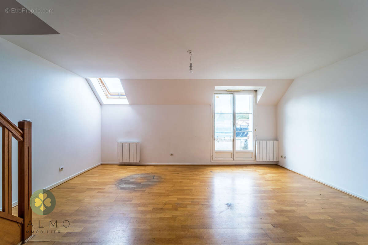 Appartement à LA QUEUE-LES-YVELINES