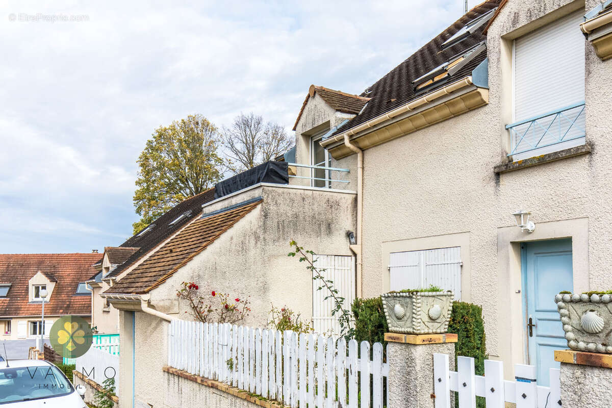 Appartement à LA QUEUE-LES-YVELINES